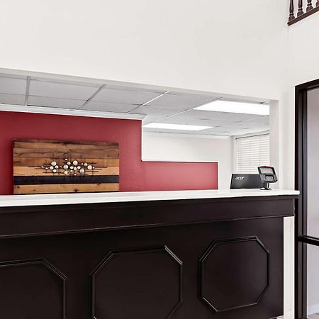Red Lion Inn & Suites Pontoon Beach Екстериор снимка