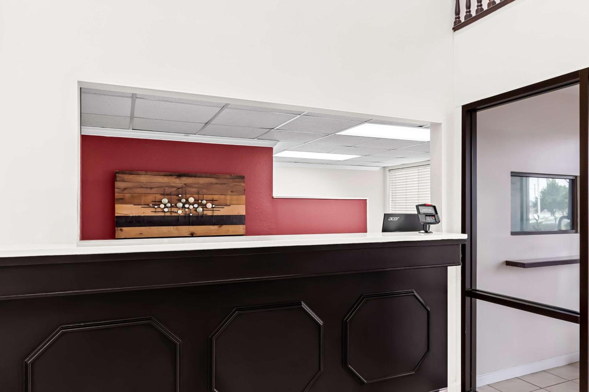 Red Lion Inn & Suites Pontoon Beach Екстериор снимка