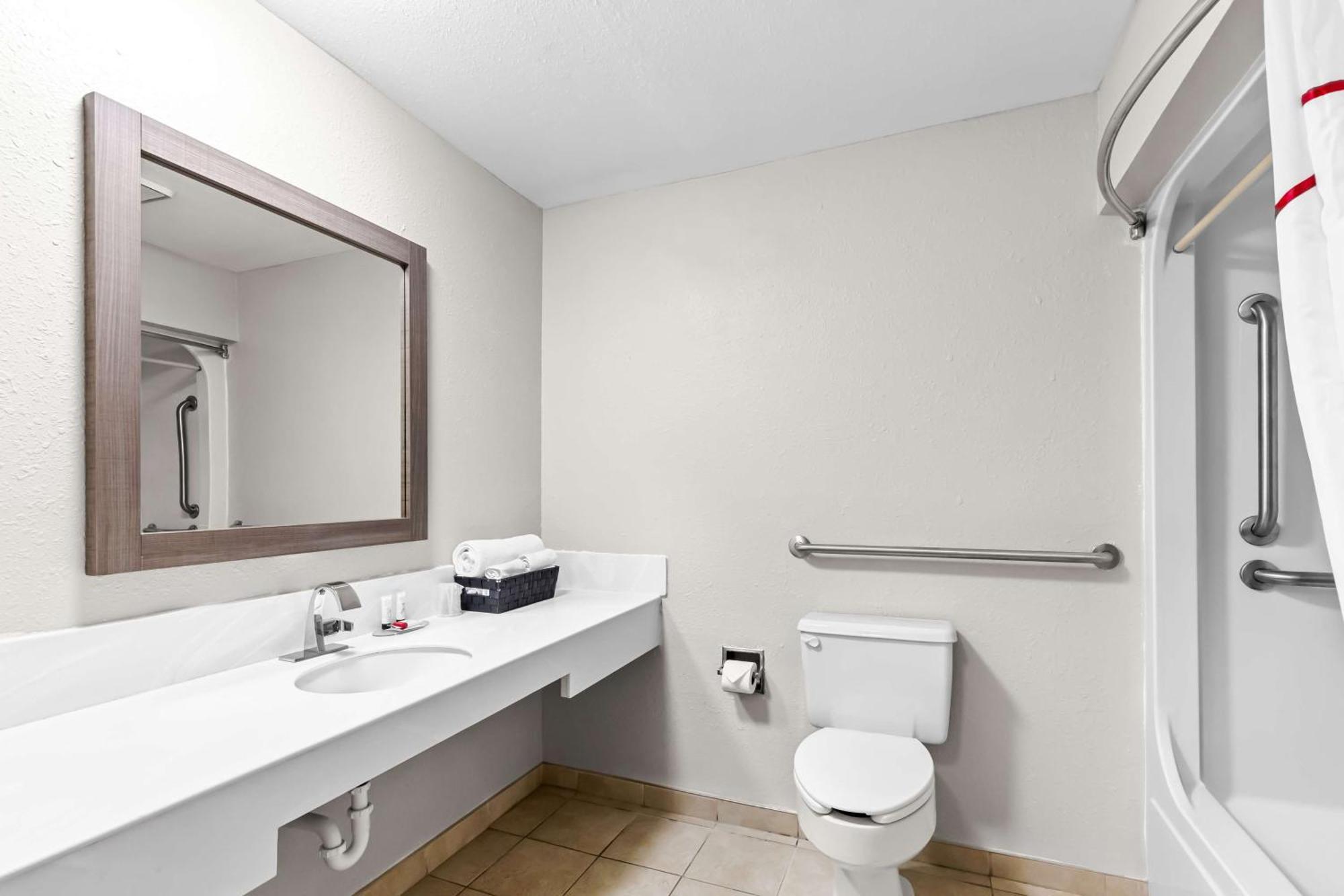Red Lion Inn & Suites Pontoon Beach Екстериор снимка