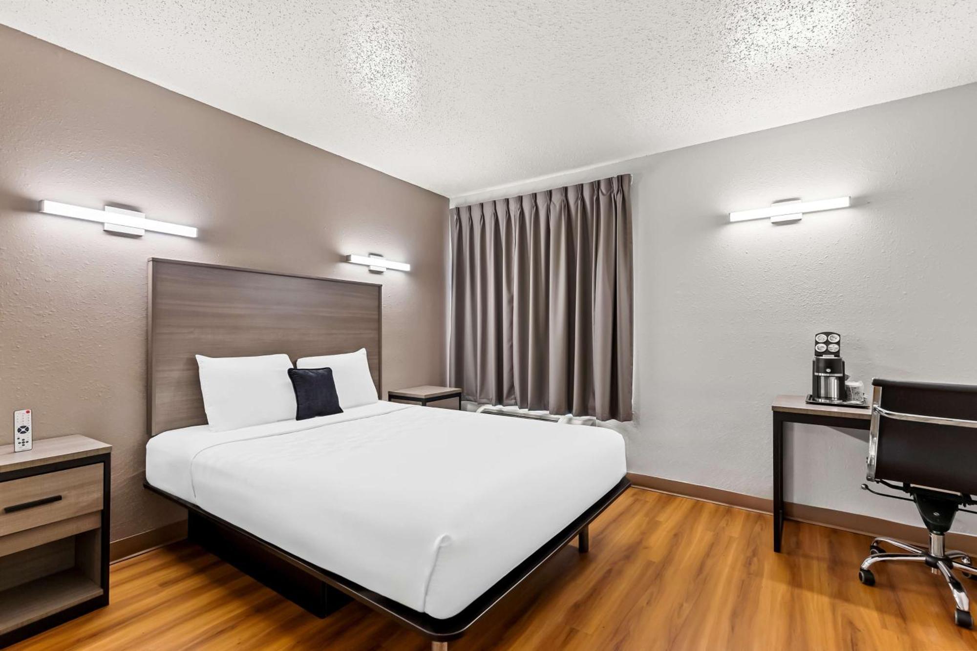 Red Lion Inn & Suites Pontoon Beach Екстериор снимка