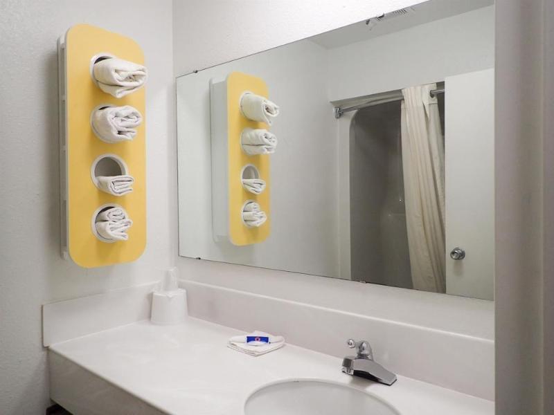 Red Lion Inn & Suites Pontoon Beach Екстериор снимка